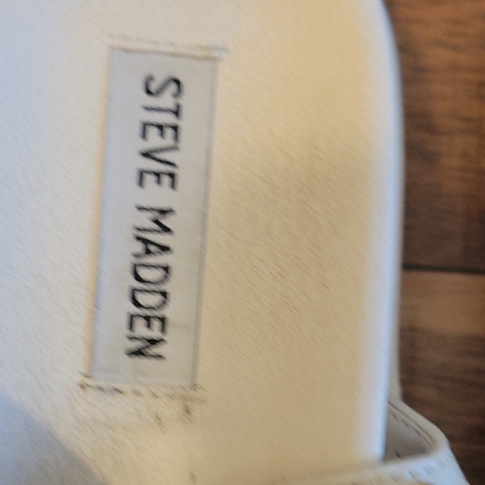 Steve Madden Cream Sandals with Gold Accent - Picture 5 of 8